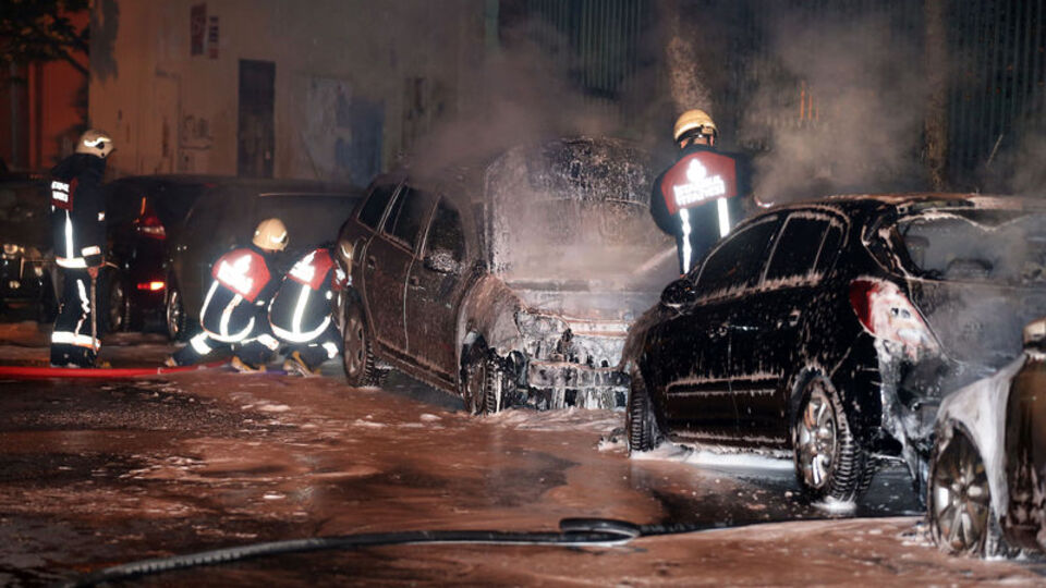 Fatih'te 6 araç kundaklandı!