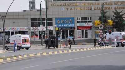 Gaziantep Emniyet Müdürlüğü'ne bombalı saldırı! 2 polis şehit oldu