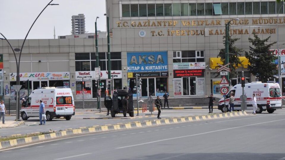 Gaziantep Emniyet Müdürlüğü'ne bombalı saldırı! 2 polis şehit oldu