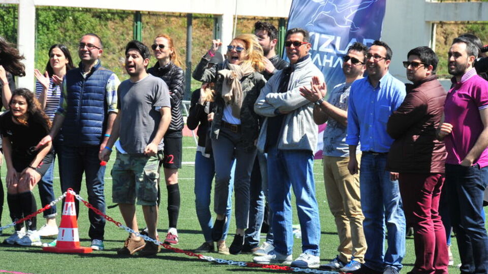 Boyner çiftinden kızlara destek