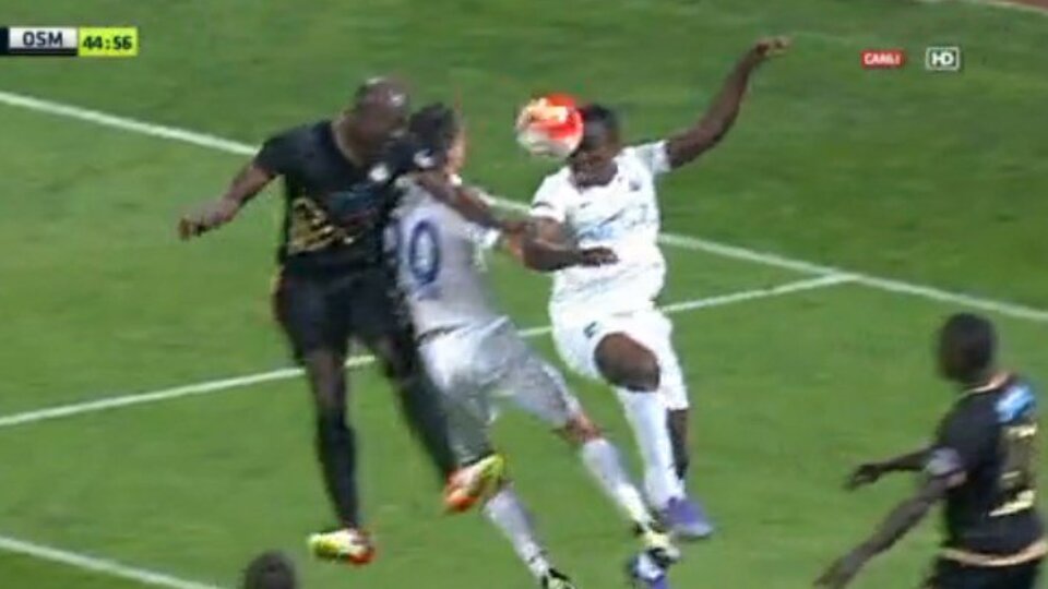 Hakemden skandal karar!