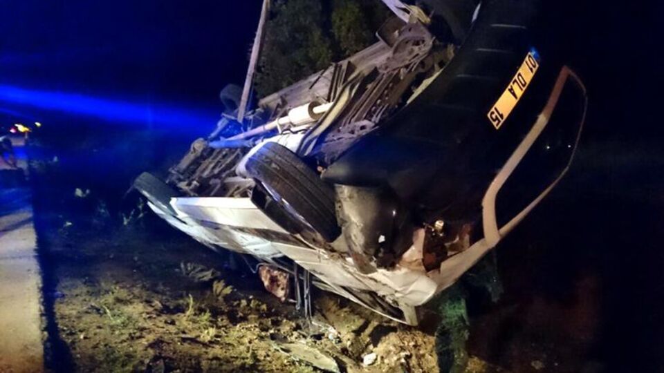 Uşak'ta minibüs takla attı: 1 ölü, 18 yaralı