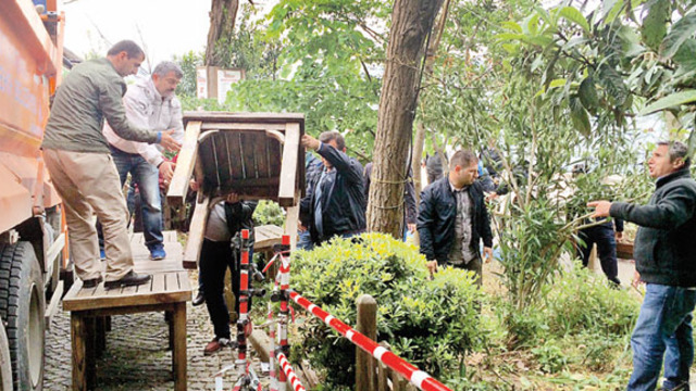 Duvarı çöken çay bahçesinde tahliye krizi
