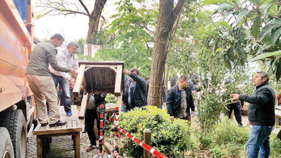 Duvarı çöken çay bahçesinde tahliye krizi