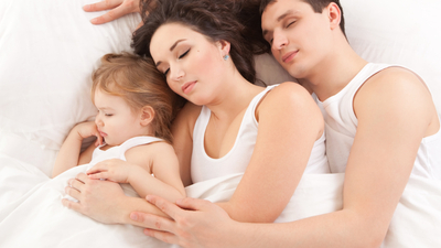 Babalar annelerden daha çok uyuyor!