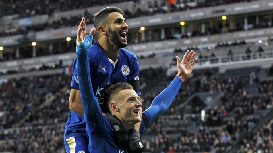 Leicester City futbolcularını bırakmıyor
