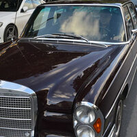 Yeni arabasını görücüye çıkardı