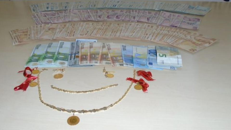 Polisin dikkatinden kaçmadı! 1 milyon lira dolandırdılar ama...