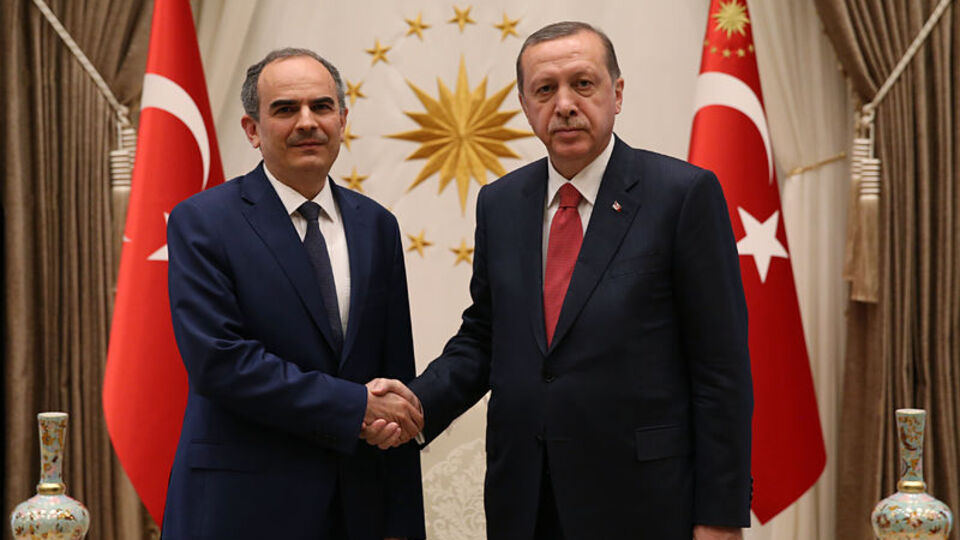 Başçı, Paris'teki görevine başlamadan bıyık bıraktı
