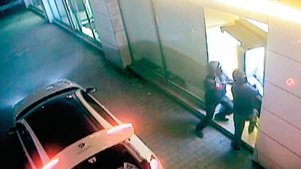 Solüsyon olmadı, oksijen kaynağıyla deldiler