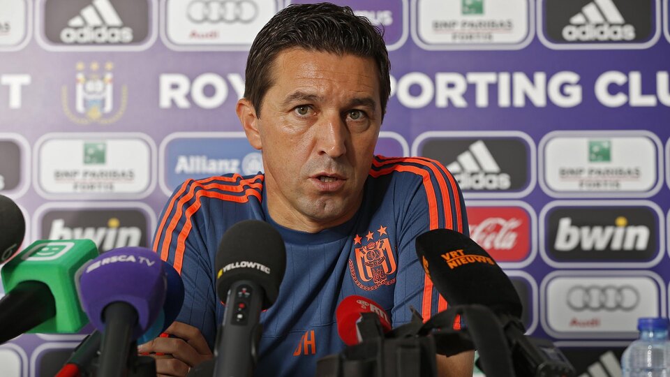 Besnik Hasi'ye Arnavut engeli