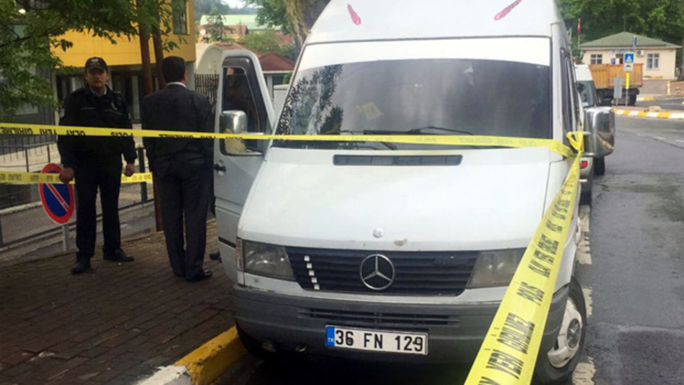 Minibüste kadın cesedi bulundu! Annesini 15 yerinden bıçaklamış!