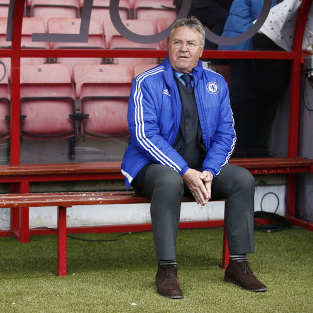 Hiddink yere kapaklandı!