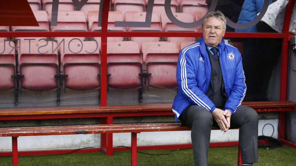 Hiddink yere kapaklandı!