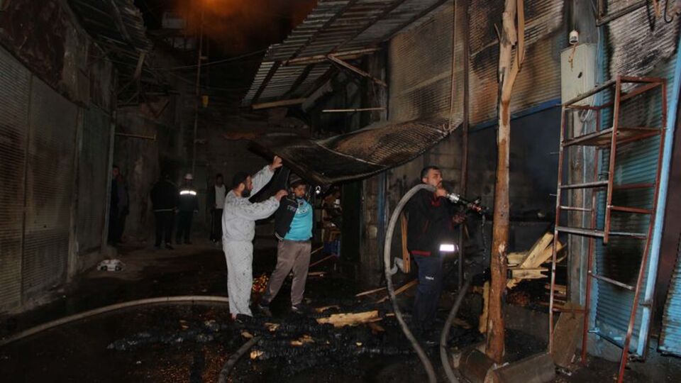 Adıyaman'da 7 işyeri yandı!