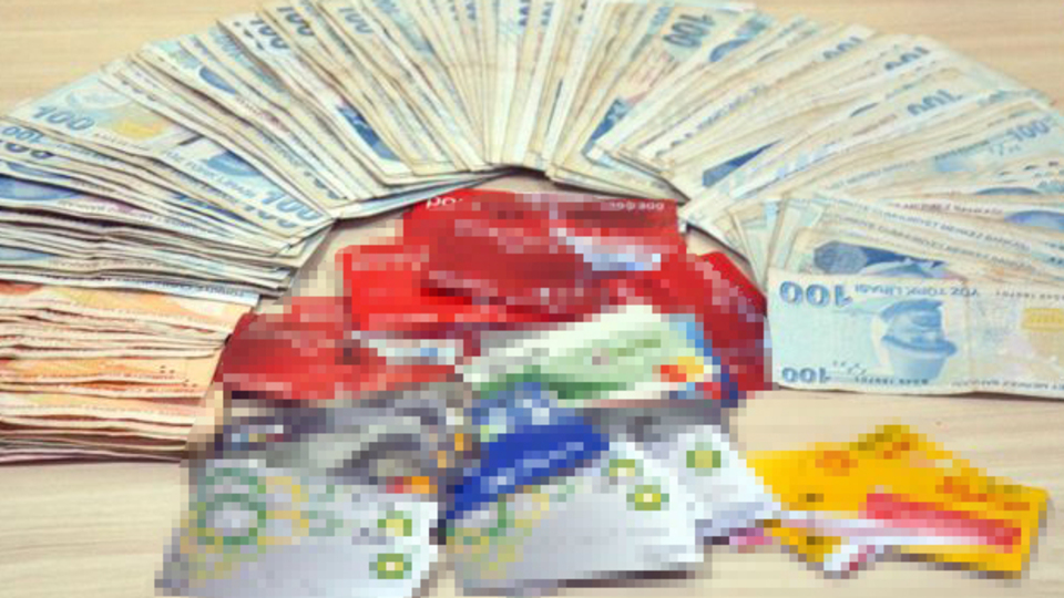 Kredi kartlarını 10 milyon dolandırdı!