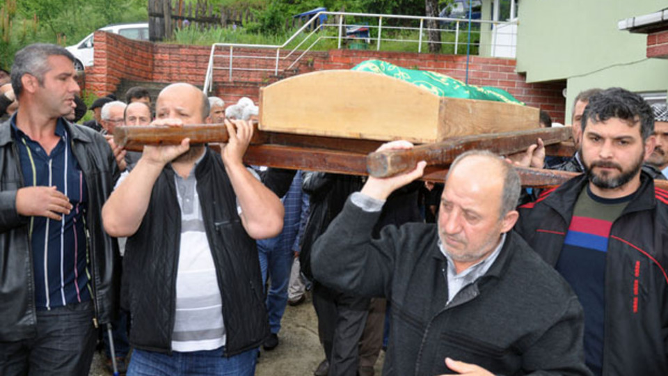 Atatürk'ün naaşı başında nöbet tutan askere veda