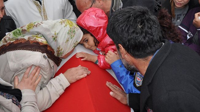 Antep şehidine en acı veda! "Babam üşüyor mu?"