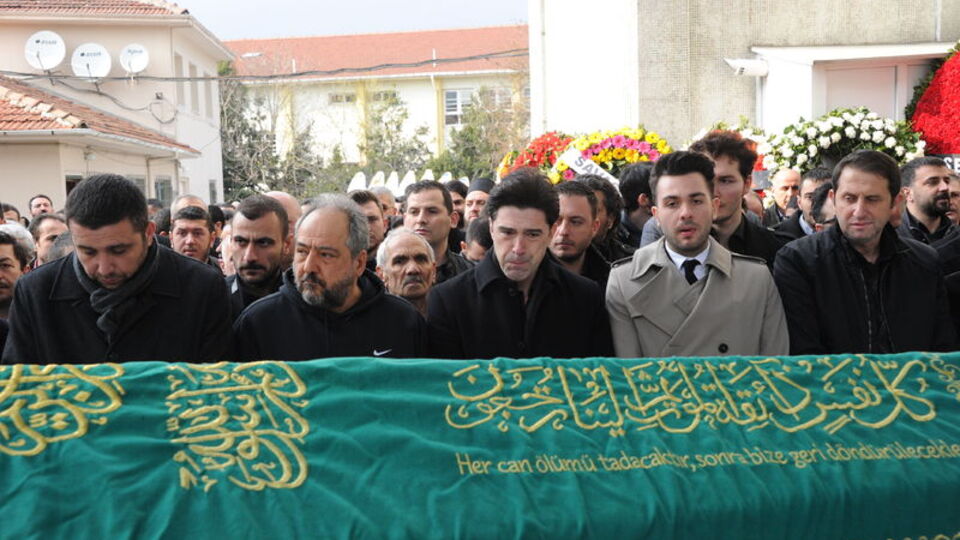 "Babam annemin cenazesinde yoktu"