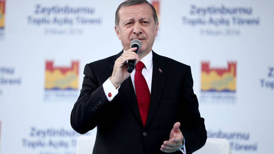 Davutoğlu'na teşekkür etti: Ben de bayrağı Sayın Gül'den almıştım