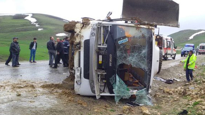 Korkunç kaza! Yolcu otobüsü devrildi