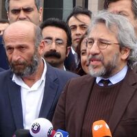 Can Dündar'a saldırı girişimi!