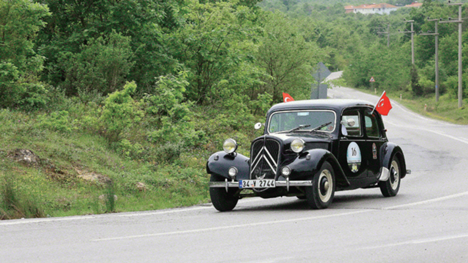 Klasik otomobille 220 km