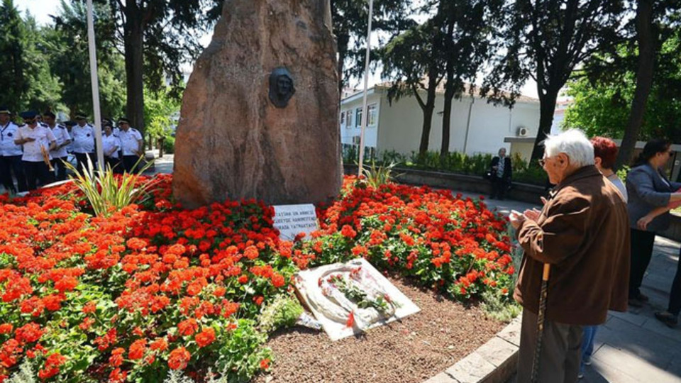 Atatürk'ün annesi mezarı başında anıldı