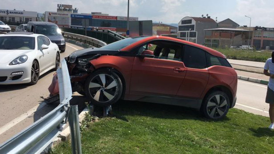 Bursasporlu yıldız kaza geçirdi