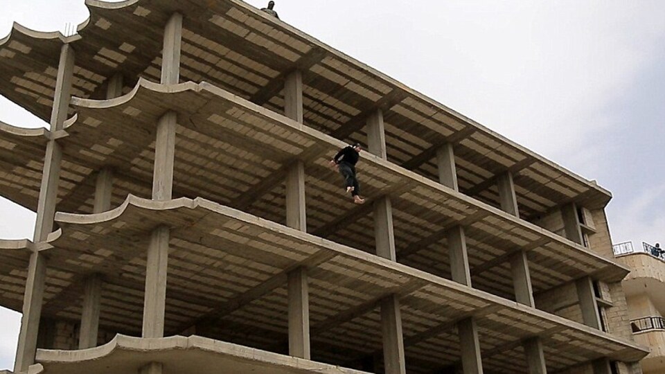 DAEŞ'ten eşcinsel gence korkunç infaz