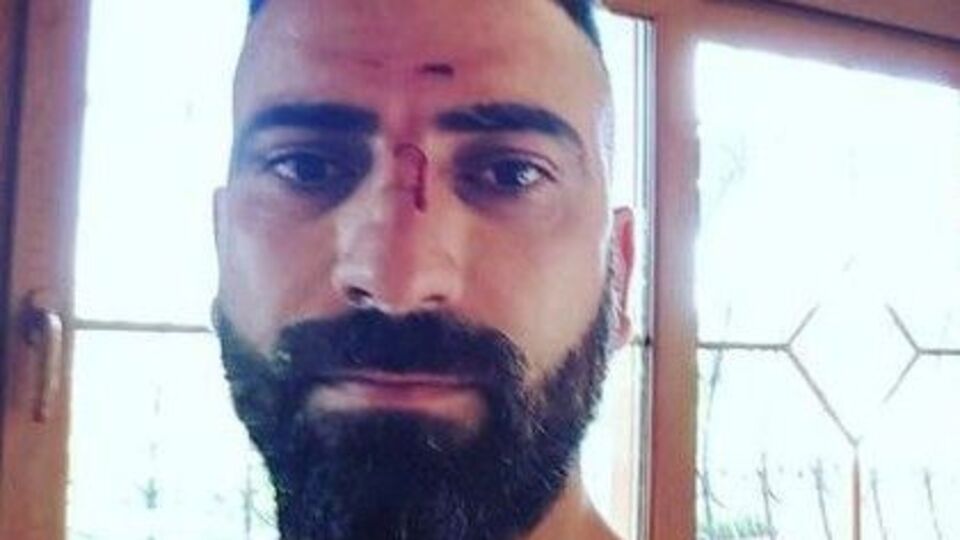 Tek başına sekiz kişiyi dövdü