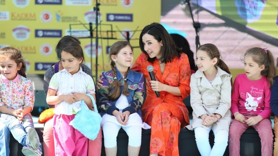 Ninnileriyle duygulandırdı