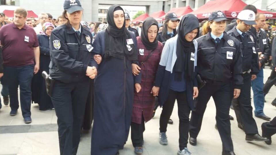 1 Mayıs'ta başını duvara çarpan polis şehit oldu