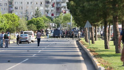 Diyarbakır'da polise bombalı saldırı!