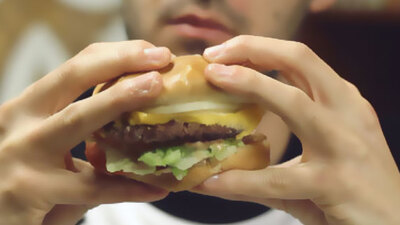 Fast food sevenlere korkunç haber!