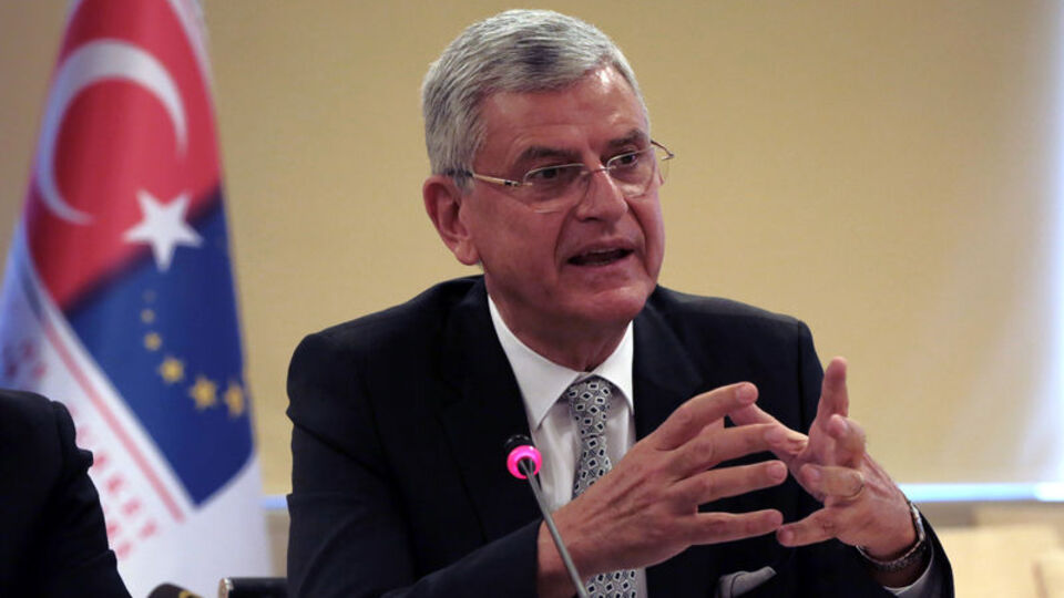 AB Bakanı'ndan açıklama! Vizesiz AB rafa mı kalkıyor?