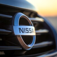 En büyük rakibini batmaktan kurtardı