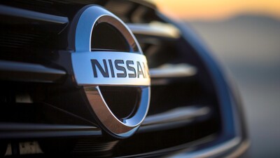 En büyük rakibini batmaktan kurtardı