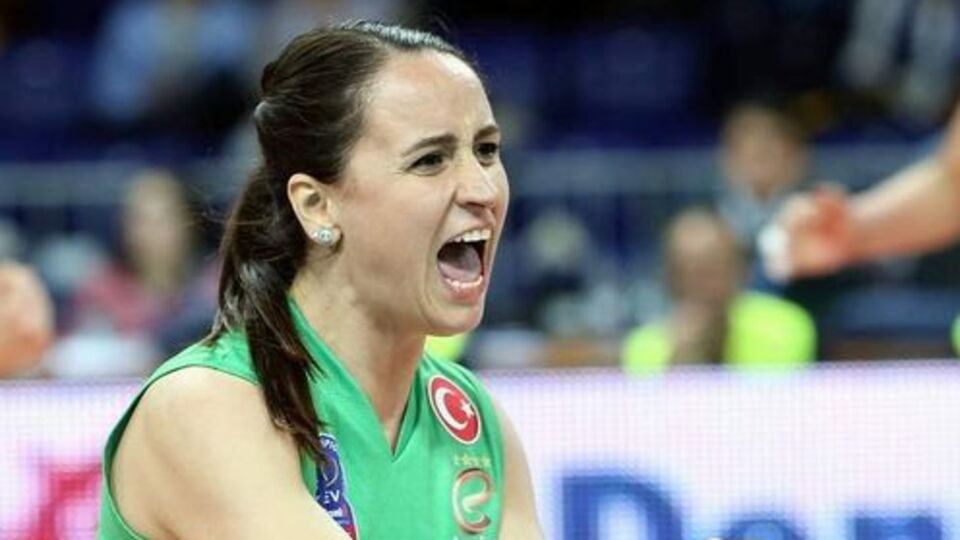 1 yıl daha Eczacıbaşı'da!