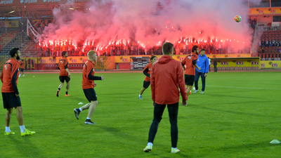 Es-Es vedaya hazırlanıyor...