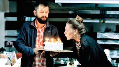 Aslı'ya sette pastalı sürpriz