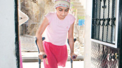 Bacağı kesilen kız yardım istiyor