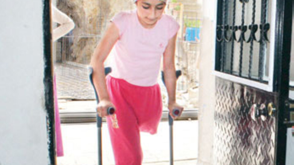 Bacağı kesilen kız yardım istiyor