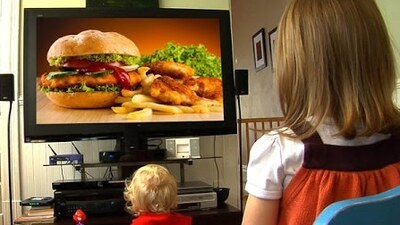 Reklam karşısında yemek yedirmeyin!