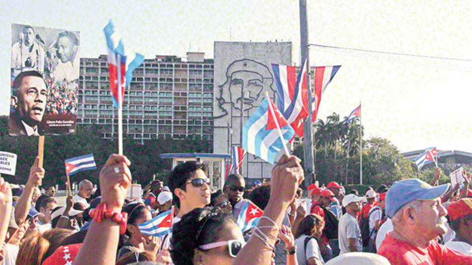 Küba'da 1 Mayıs film seti defile