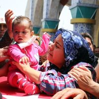 Şehit babasını tabutunun üzerinde uğurladı