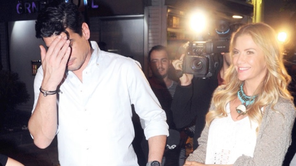 Flaşlar patladı sevgili utandı!