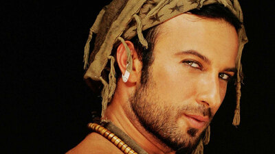 Tarkan bile ona gidiyor...