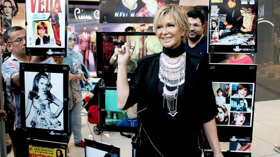 Dev fotoğraf sergisi Filiz Akın'ı duygulandırdı