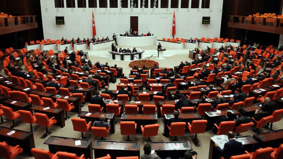 Dokunulmazlık oylamasına katılmayacağını açıkladı
